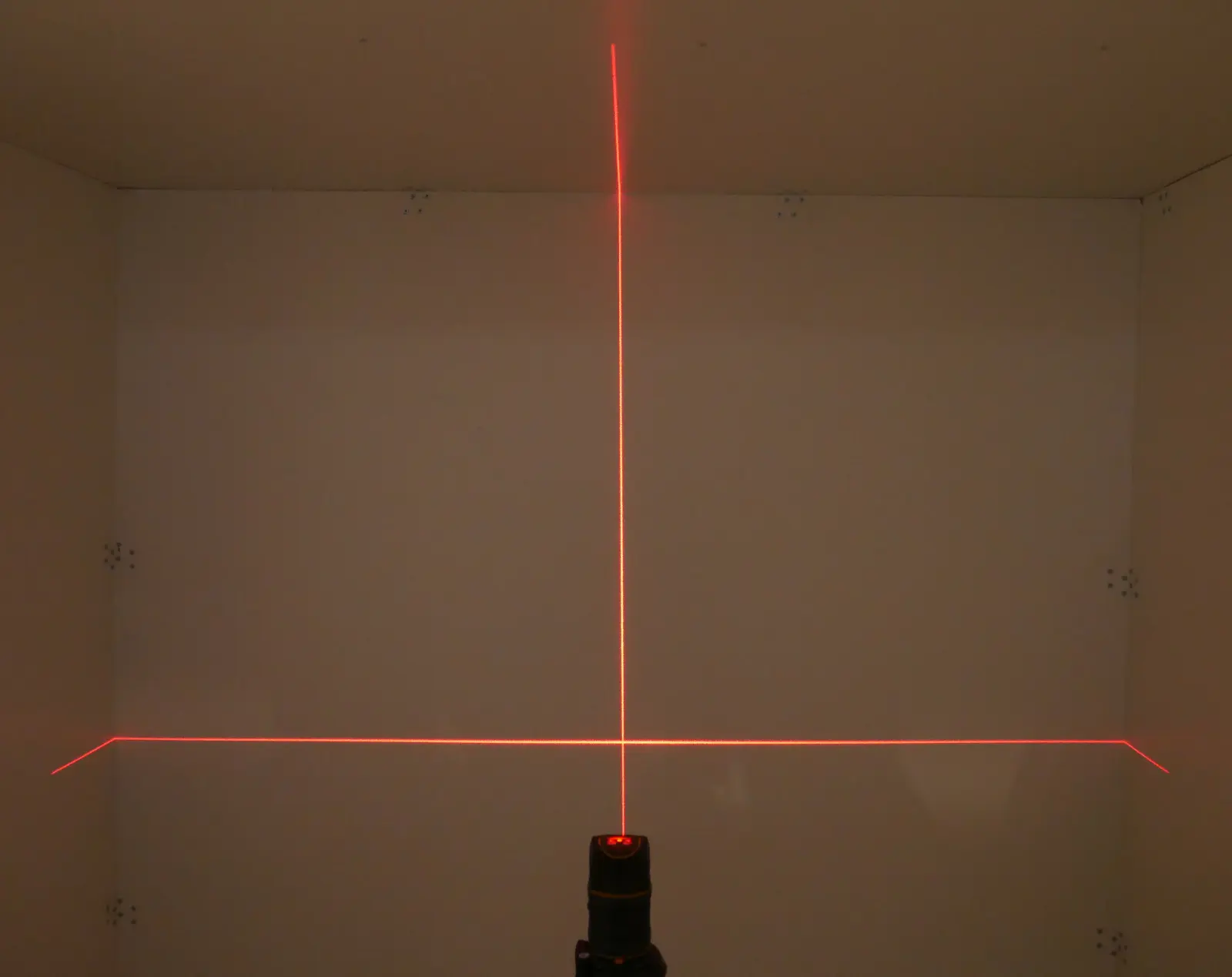 Niwelator laserowy liniowy CROSS 2W LAMIGO 07